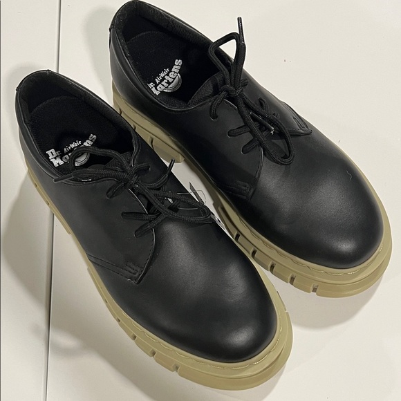 NWT - Dr. Martens Black and Tan Mens/Womens Tie‎ Oxfords, 7M/8W main image 4